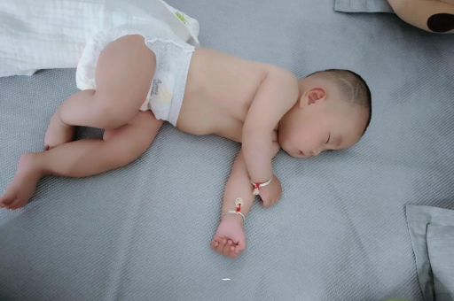 桓台宝宝肠胀气的症状